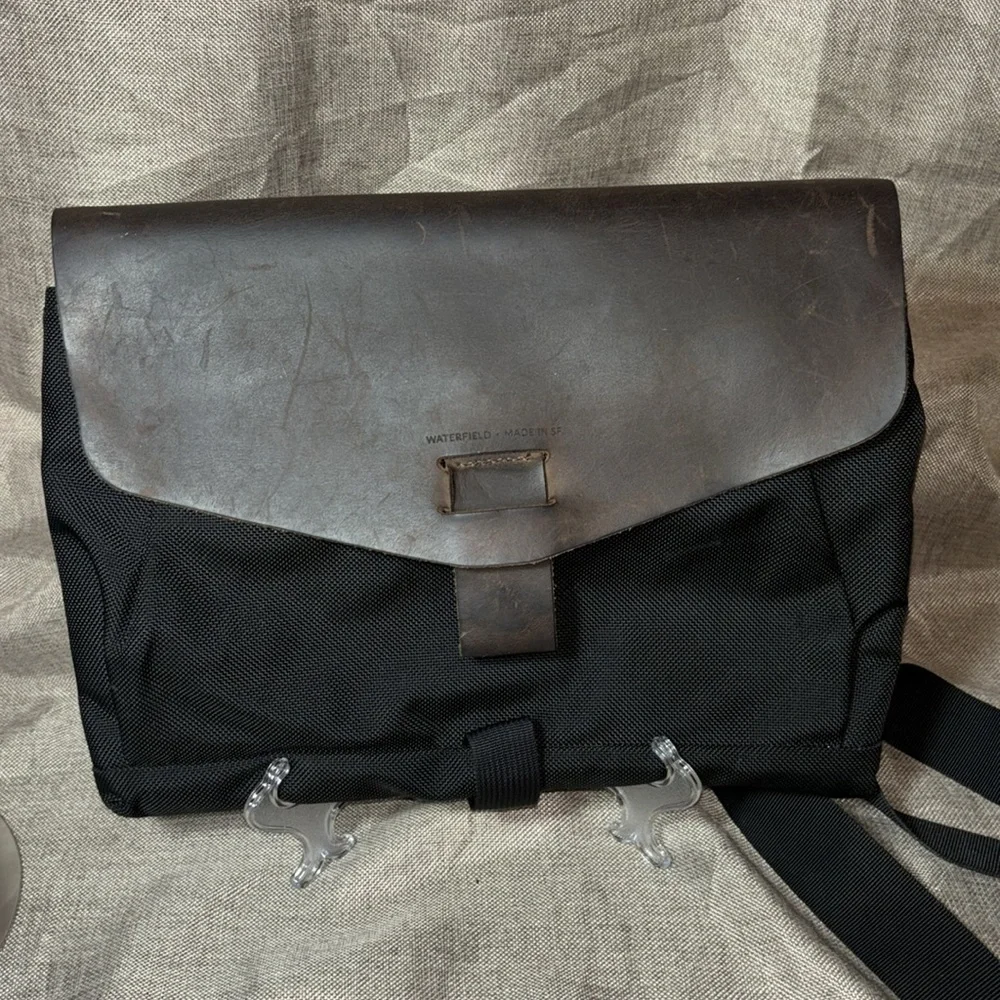 WaterField Outback Solo Shoulder Bag